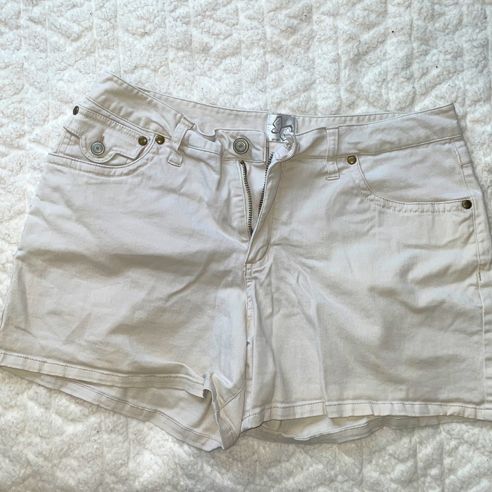 stretchy cream cargo shorts